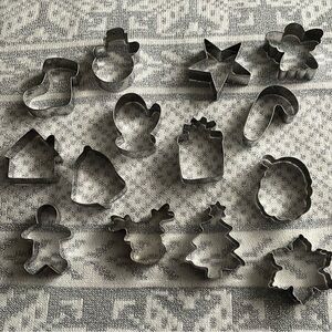 NWT Christmas Silver Cookie Cutter Set – 14 Piece